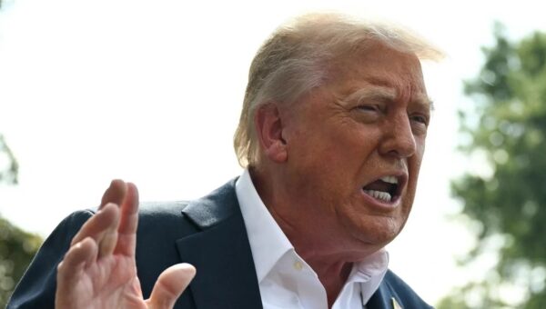 Trump Defies Supreme Court Tariff Ruling, Escalating Economic and Political Tensions