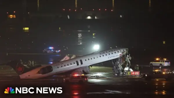 2 Dead in LaGuardia Plane Crash With Fire Truck