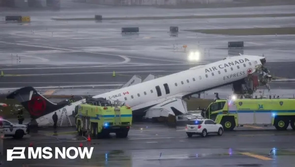 2 Pilots Dead in LaGuardia Runway Crash