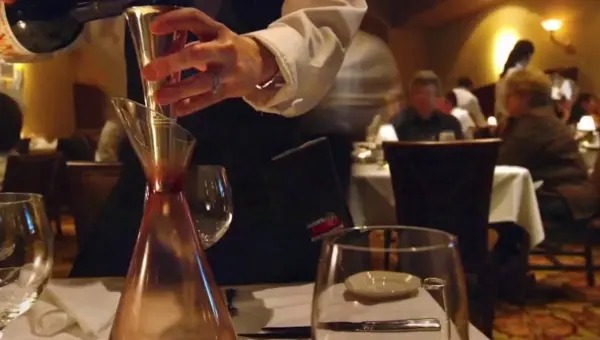 Chili’s Mocks Ruth’s Chris Dress Code in Viral Ad