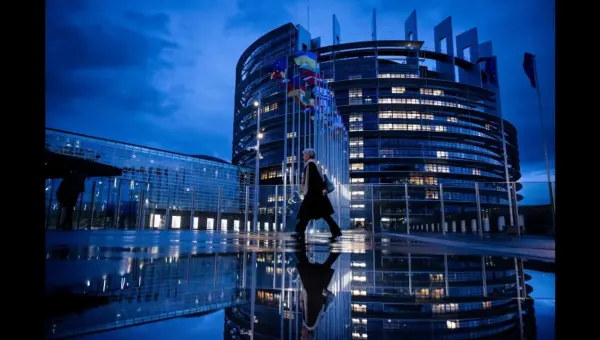 EU Backs US Trade Deal, But Keeps Defense Ready