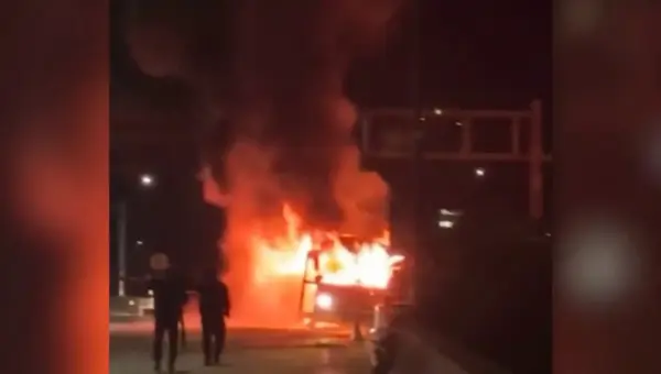 Hawaii Students Escape Burning School Bus in Tunnel