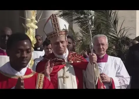 Pope Calls for Peace Amid Holy Week Tensions