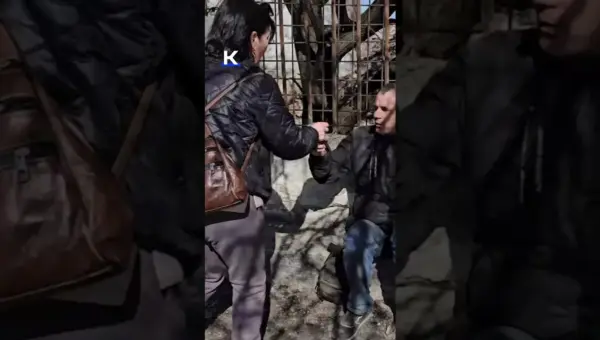 Russia Strikes Kherson Bus, Injuring 10 Civilians in Daylight Attack