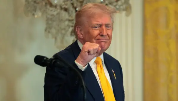 Trump Awards Medal of Honor Amid Escalating Iran Tensions