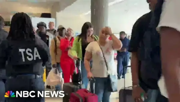 TSA Officers Quit as Shutdown Bites Spring Break Travelers