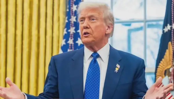 US Delays Iran Strikes Amid Conflicting Peace Talk Claims