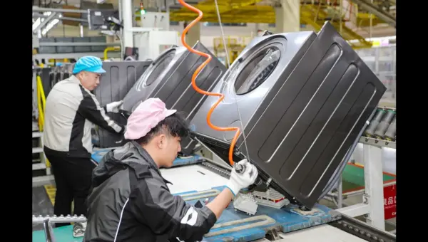 China’s New Rule Punishes Firms Leaving Its Borders