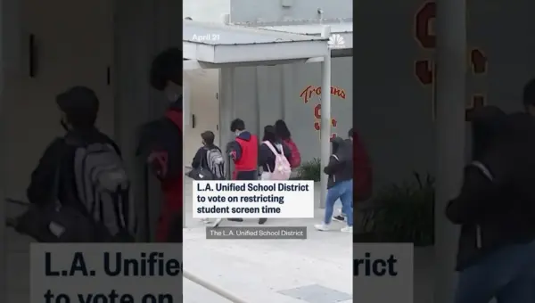 LA Schools May Ban Student Screens, Boost Pen and Paper