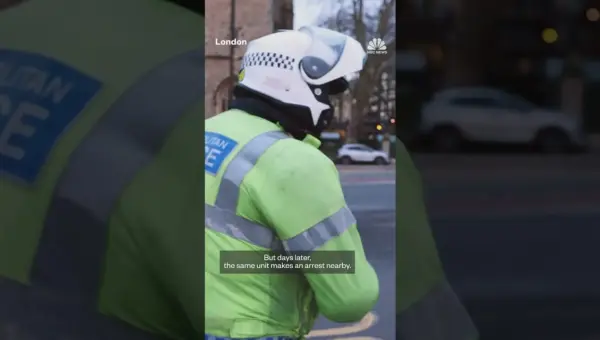 London Police Chase Phone Thieves on E-Bikes