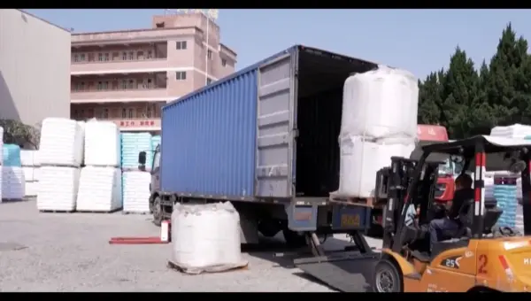 Oil Shock Hits China’s Plastic Hub: Prices Soar