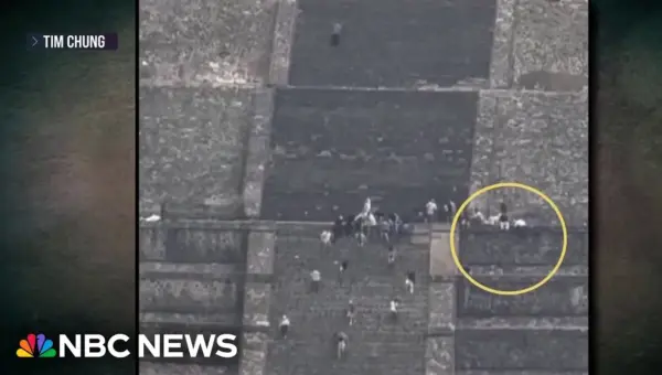 Shooter Kills Tourist at Mexico Pyramid, Then Dies