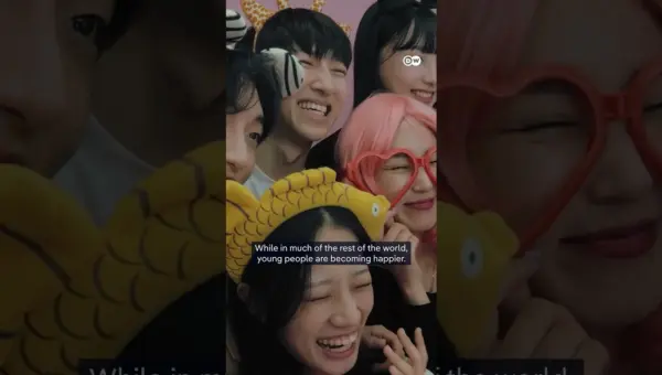 Social Media Hurting Youth Happiness, Report Finds