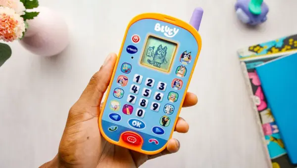 This $11 Phone Kills Smartphones