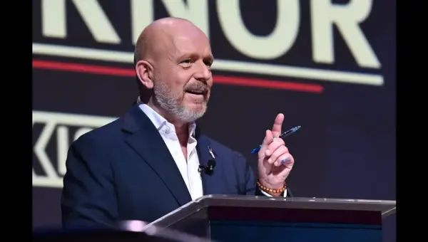 Trump Backs British Ex-Advisor in California Governor Race