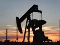 US Oil Exports Soar Past $100 as Iran Sanctions Loom