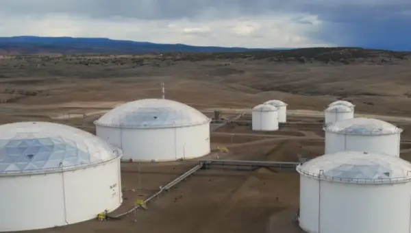 US Oil Exports Surge Amid Iran Tensions, Boosting Dollar