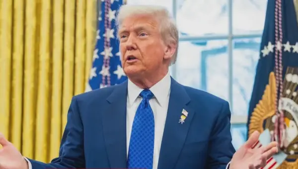 US Threatens Iran, Escalating Hormuz Strait Tensions