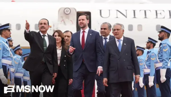 US Warships Transit Hormuz Amid Mine-Clearing Ops