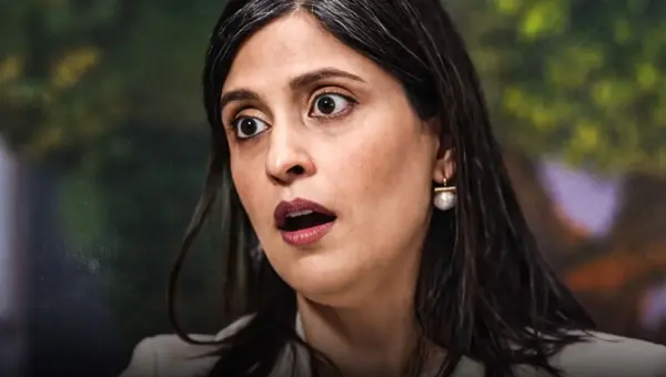 Vance’s MAGA Hat Stumble Fuels Loyalty Fears