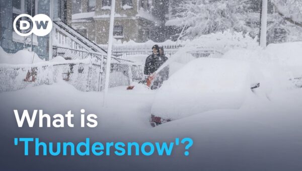 Rare ‘Thundersnow’ Blankets Northeast US in Winter Bomb